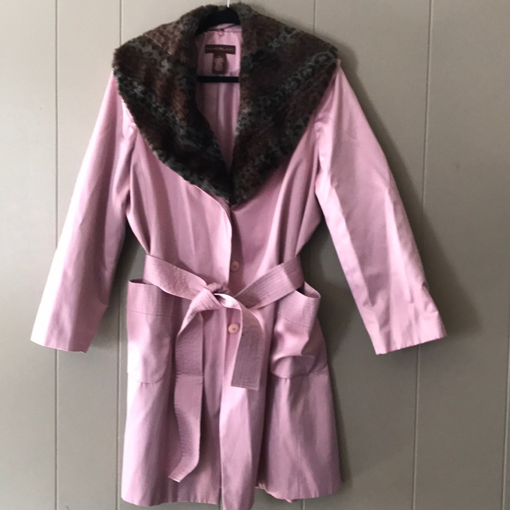 Bandolino trench coat with detachable neck piece